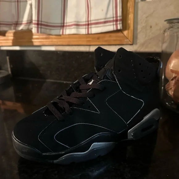 Jordan Men's Black & Gray Chrome 6’s Sneakers